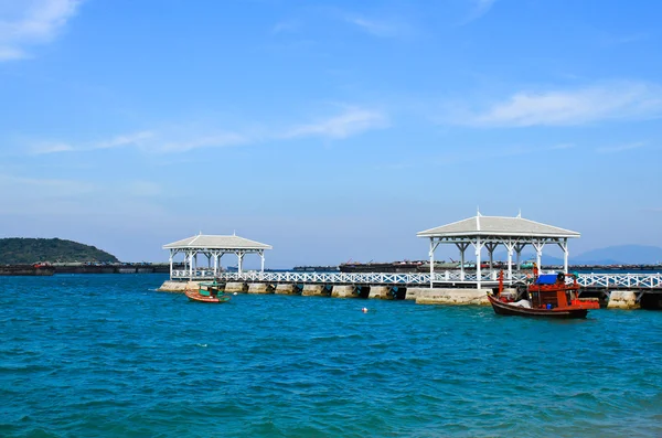 Seascape at koh srichang with a long bridge — Stock Photo, Image