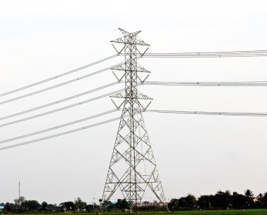 Elektrik yüksek voltaj güç direği.