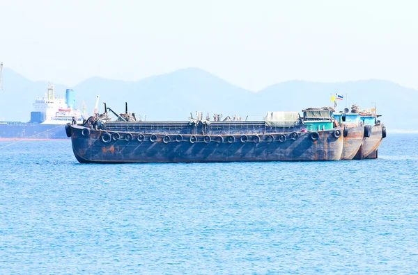 Deniz üzerinde büyük bir gemi — Stok fotoğraf