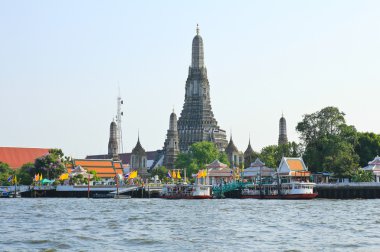 dawn, bangko chao phraya Nehri üzerinde wat arun Tapınağı