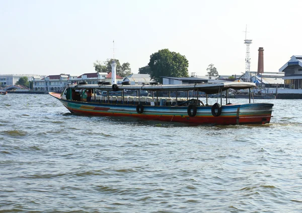 Boot op de chao phraya-rivier — Stockfoto