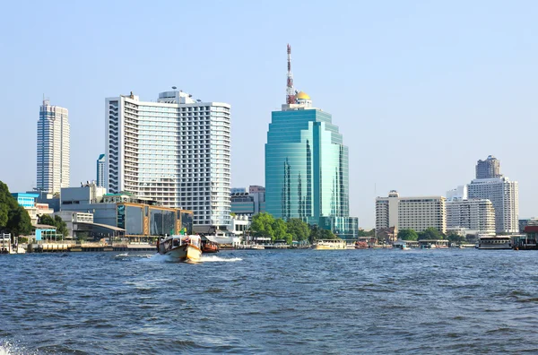 Bangkok città lungo il fiume Chao Praya, Thailandia — Foto Stock