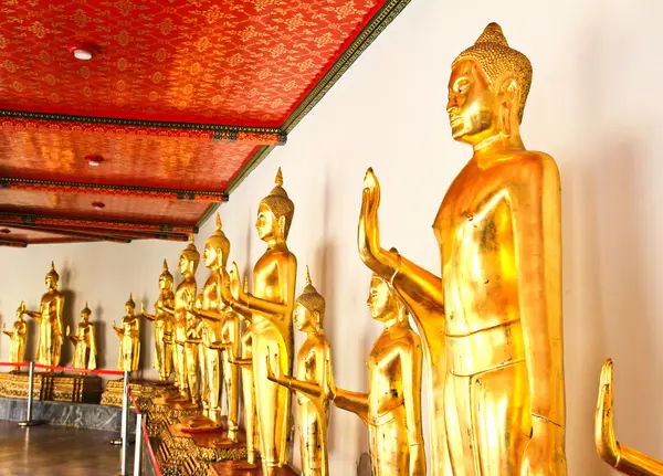 Zlatý obraz Buddhy v chrámu wat pho, bangkok, Thajsko. — Stock fotografie