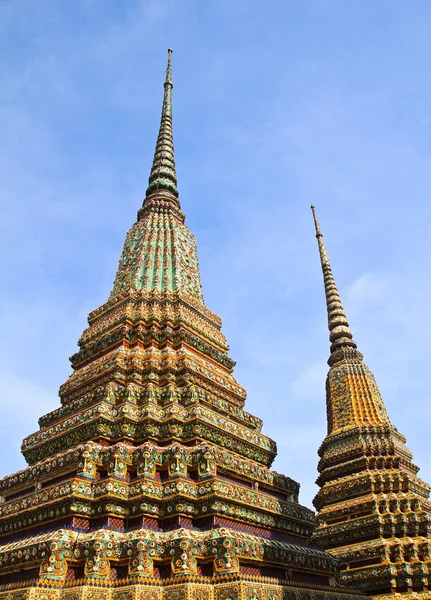 Starobylé pagoda nebo chedi v chrámu wat pho, Thajsko — Stock fotografie