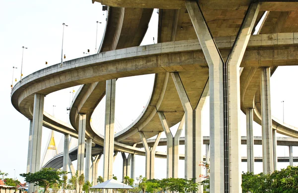 Verhoogde expressway. de curve van hangbrug, thailand. — Stockfoto