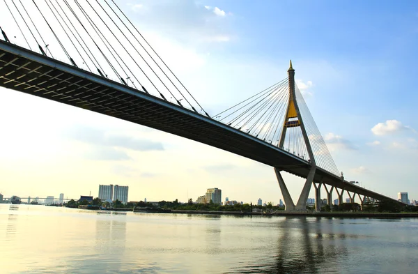 The suspension bridge with beautiful sky — Stock Photo, Image