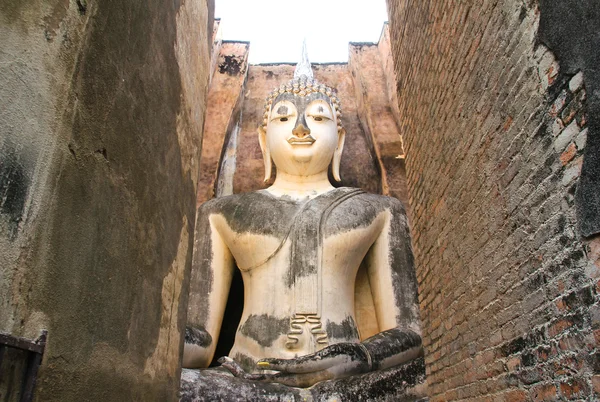 Grote Boeddha in wat si chum in sukhothai historisch park, thailand — Stockfoto