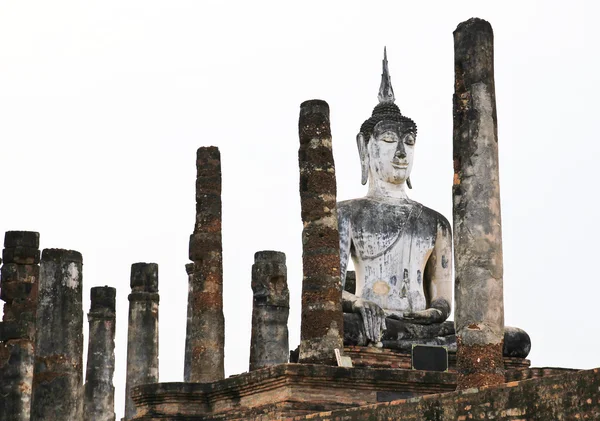 Estátua de buddha antiga. Parque histórico de Sukhothai, a cidade velha o — Fotografia de Stock