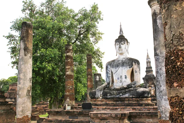 Ancient buddha statue. Sukhothai historical park, the old town o — Stock Photo, Image