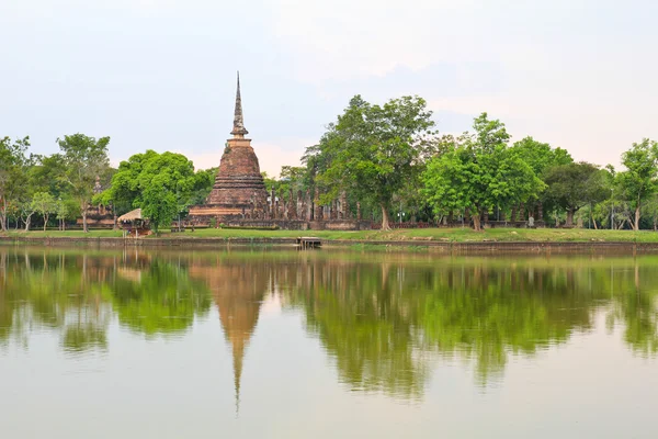 Sukhothai historische park, de oude stad van thailand in 800 jaar — Stockfoto