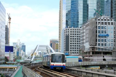 gökyüzü tren işletme binası ile Bangkok