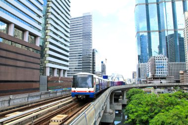 gökyüzü tren işletme binası ile Bangkok