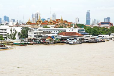 Şehir bangkok chao phraya Nehri ile havadan görünümü