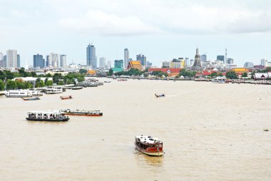Şehir bangkok chao phraya Nehri ile havadan görünümü
