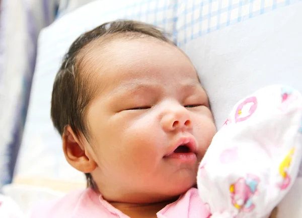 uyuyan bebek Asyalı kız