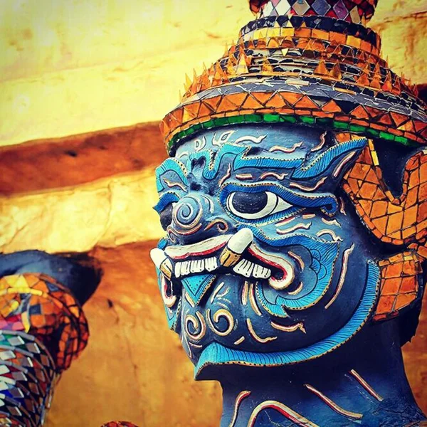 Giant Statue in Wat Phra Kaew ,Bangkok ,Thailand. — Stock Photo, Image