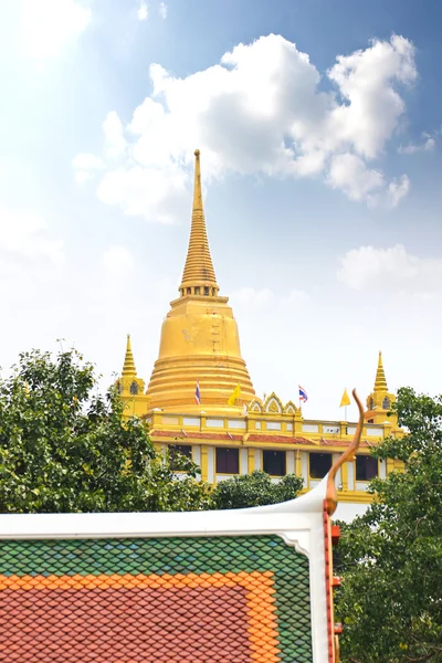 Zlaté hory, starobylé pagoda chrámu wat saket v bangko — Stock fotografie