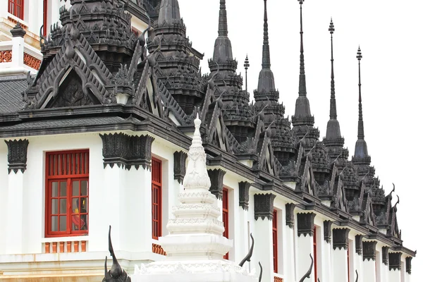 Templo de hierro Loha Prasat en Wat Ratchanatdaram Worawihan, Bangkok —  Fotos de Stock