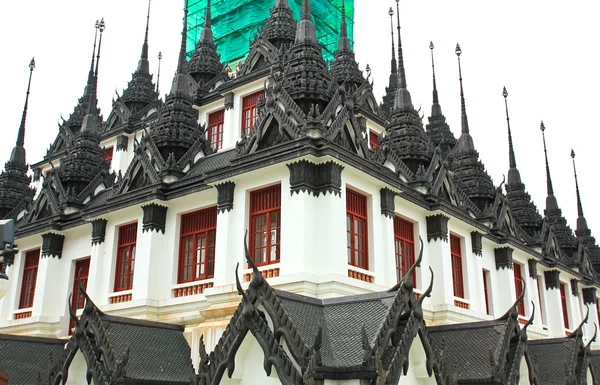 铁庙 loha 波罗萨扫管笏 ratchanatdaram worawihan，在曼谷 — 图库照片