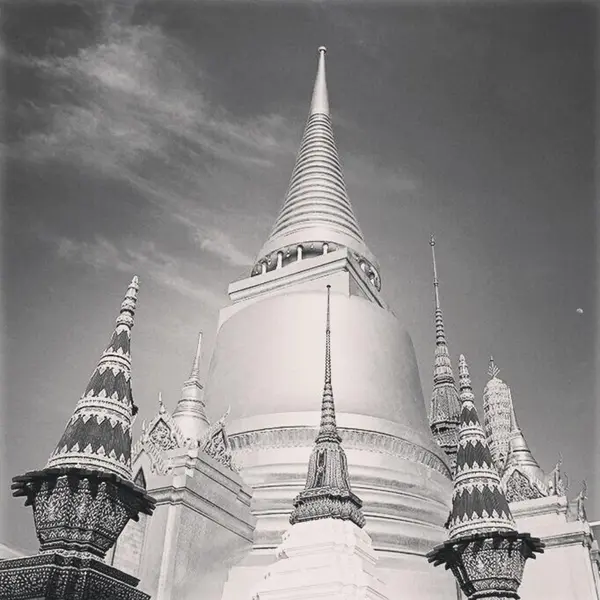 Gyllene pagod i wat pra kaew, bangkok, thailand (svart och vit) — Stockfoto