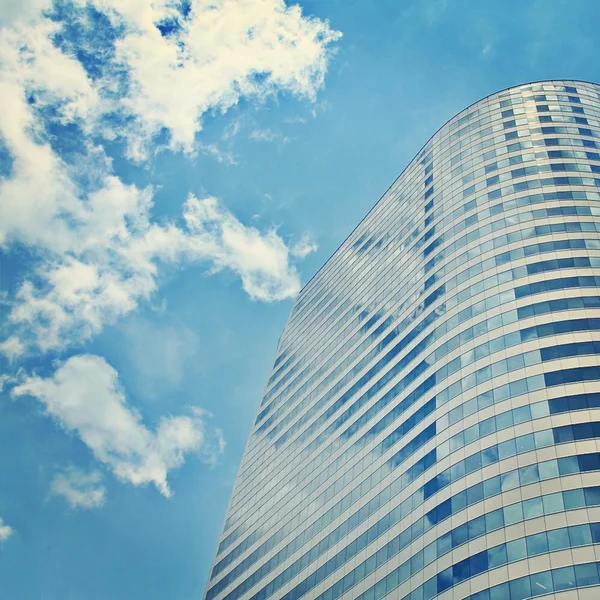 Edificio e cielo — Foto Stock
