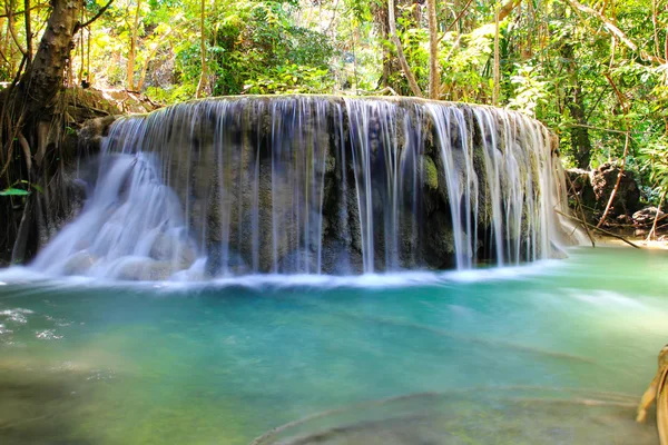 Beautiful Waterfall at Erawan National Park in Kanchanaburi, Tha — стоковое фото