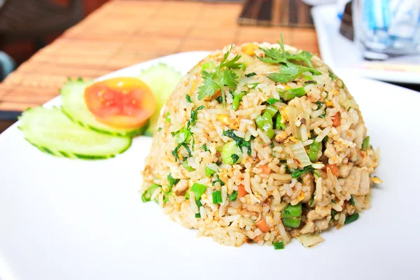 Riz frit, cuisine thaïlandaise . — Photo