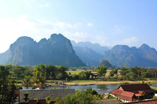 Widok na Vang Vieng, Laos. — Zdjęcie stockowe