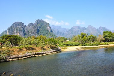 vang vieng, laos adlı şarkısı nehir manzara.