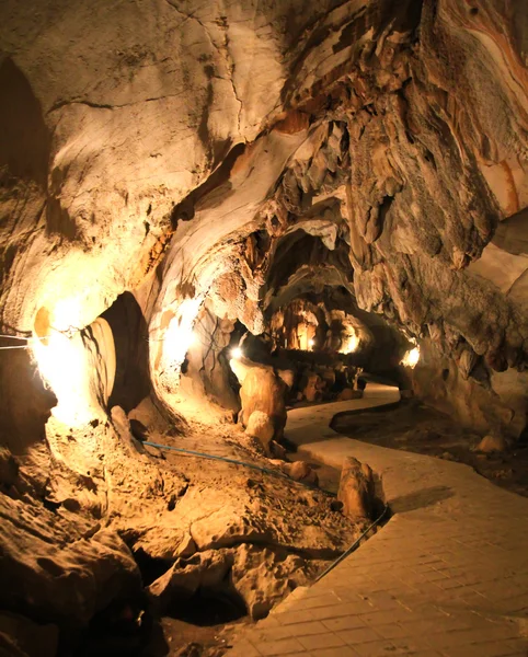 Caverna Tum Jung em Vang Vieng, Laos . — Fotografia de Stock