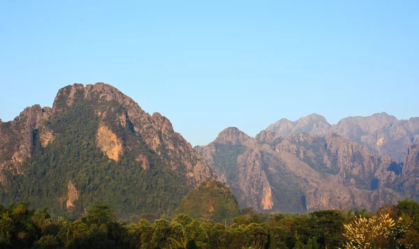 Mountain view v vang vieng, laos — Stock fotografie