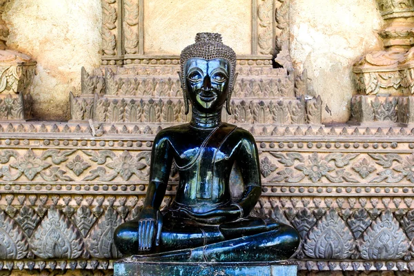Bronze Buddha statue at the Haw Phra Kaew, Vientiane, Laos. — Stock Photo, Image