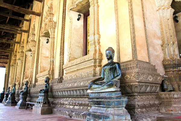 Estatua de bronce de Buda en Haw Phra Kaew, Vientiane, Laos . —  Fotos de Stock