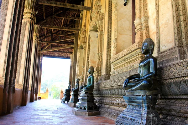 Estatua de bronce de Buda en Haw Phra Kaew, Vientiane, Laos . —  Fotos de Stock
