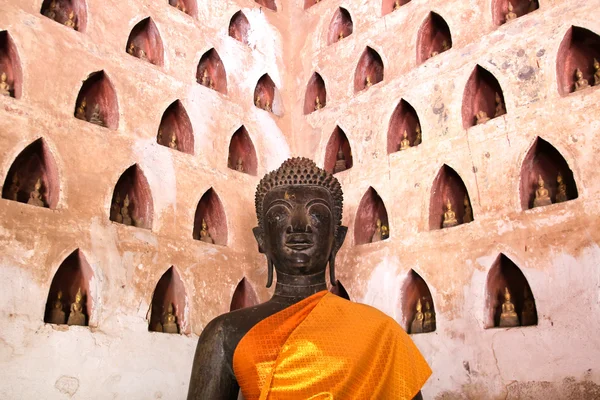 Boeddha beeld op wat si saket in vientiane, laos. — Stockfoto