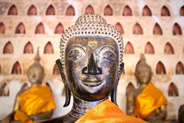Boeddha beeld op wat si saket in vientiane, laos. — Stockfoto
