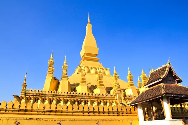 Pagada d'oro a Wat Pha That Luang, Vientiane, Laos . — Foto Stock