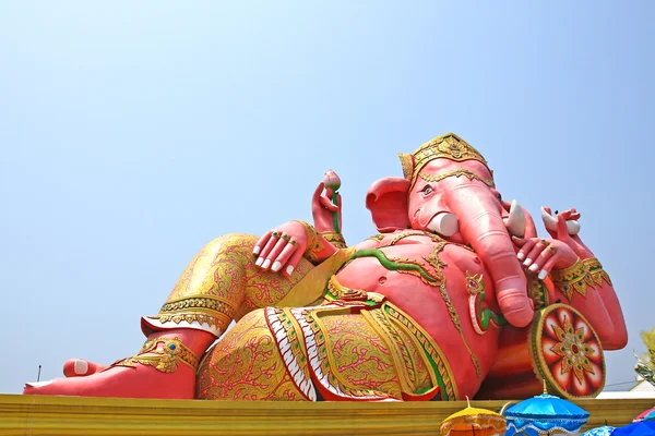 De grootste ganesha standbeeld in tempel, thailand. — Stockfoto