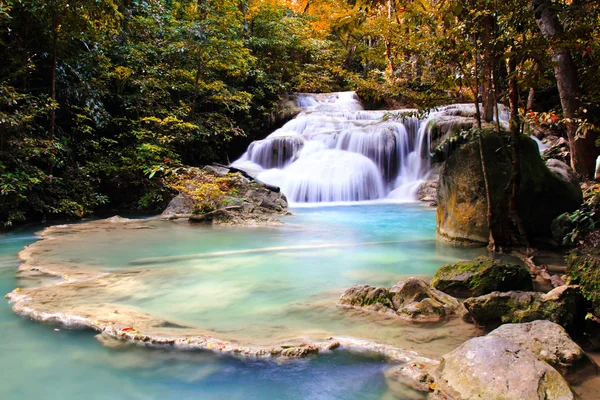 Cachoeira de outono — Fotografia de Stock