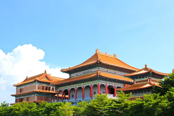 Templo de estilo chino tradicional en Wat Leng-Noei-Yi en Nonthabu — Foto de Stock