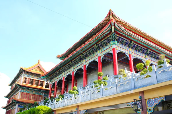 Traditioneller Tempel im chinesischen Stil am wat leng-noei-yi in nonthabu — Stockfoto