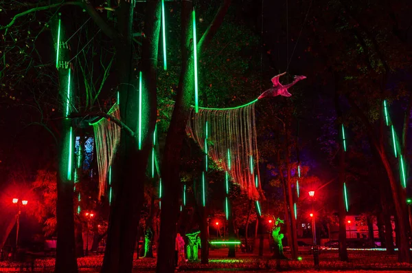 Illumination in the park, illumination of various installations, fantasy on the theme of light — Stock Photo, Image