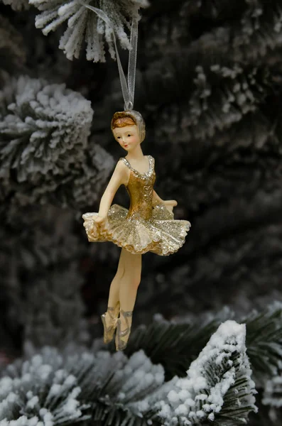 Karácsonyi Dekorációk Egy Elképesztően Szép Karácsonyfán Jogdíjmentes Stock Képek