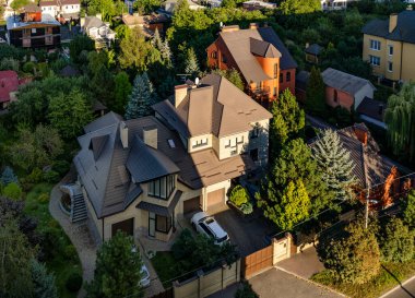 Ukrayna, barışçıl Harkov, çiçek açan Shatilovka bölgesi, hala huzurlu bir şehir manzarası. Rusya 'yla savaştan önce.