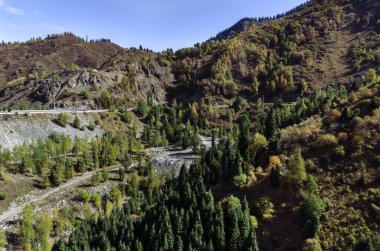 Alatau Vadisi 'nden gelen tramvay medeo şempanze manzarası inanılmaz güzel Tian Shan dağları..