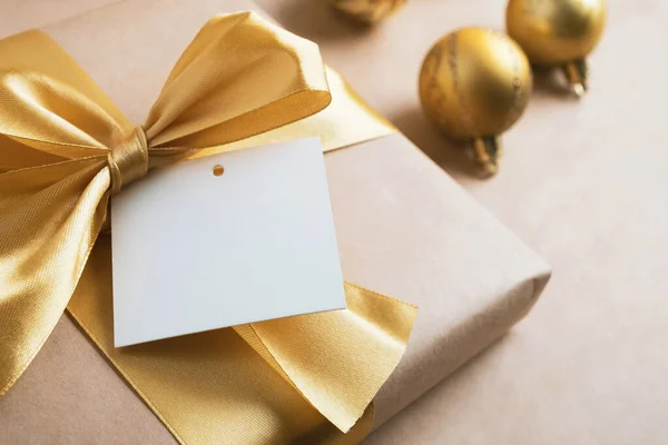 Gift Box Blank Card Mockup Golden Background Christmas New Year — Stock Photo, Image