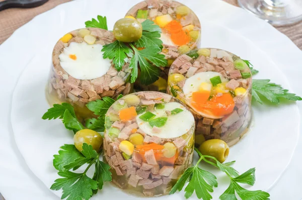 Carne Gelatinosa Com Pedaços Carne Com Legumes Ervas Close Uma Imagem De Stock