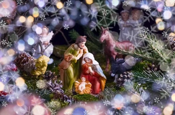 Рождественская Открытка Фигурами Иисуса Девы Марии Иосифа Тёмном Фоне Селективный — стоковое фото