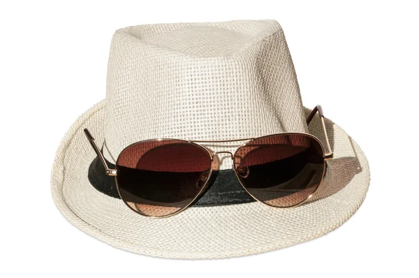 Sombrero blanco con gafas de sol —  Fotos de Stock