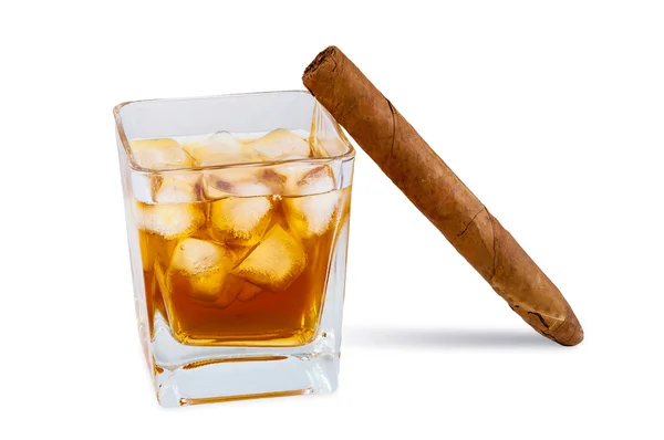 Glas Whisky mit Eis und Zigarre — Stockfoto